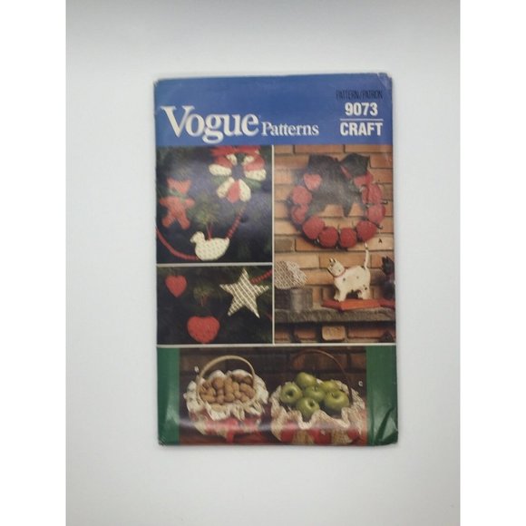 Vogue Christmas Pattern 9073 Wreath Tree Skirt Ornament Basket Cover Craft Uncut - Picture 3 of 5